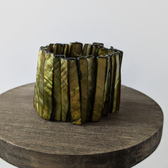 Vintage Abalone Shell Stretch Cuff Bracelet Green Pearlescent Iridsecent Natural - Picture 2 of 8